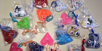 Wychowawcy szyją dla dzieci