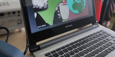 W świecie fałszywych informacji. Jak radzić sobie z fake news’ami i deepfake’ami